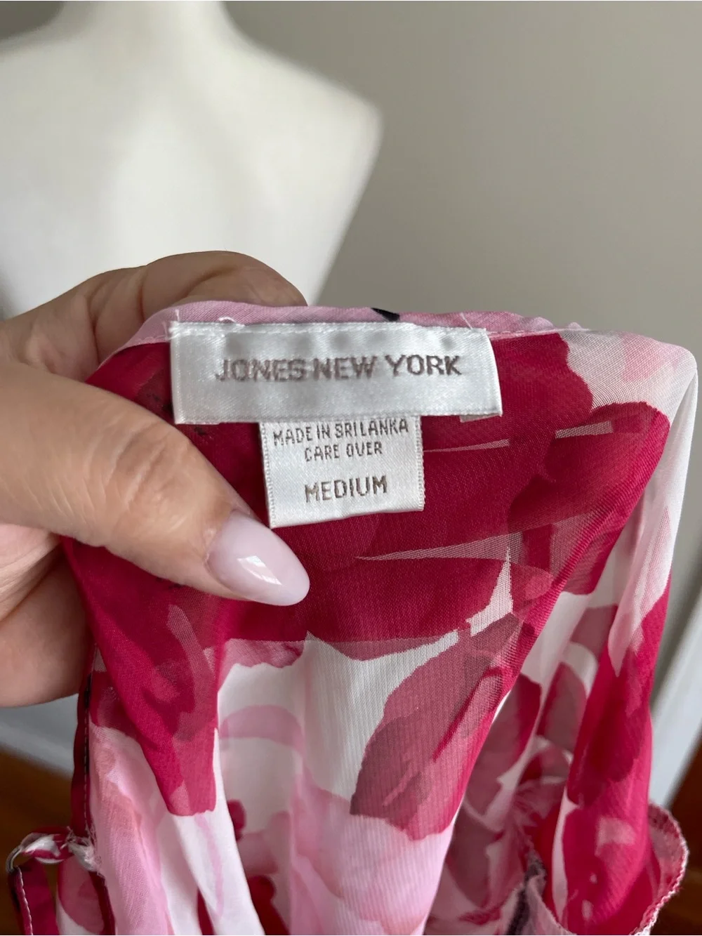 Jones New York Pink & Red Floral Satin Chemise with Black Trim - Picture 6 of 7